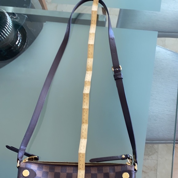 Louis Vuitton Crossbody - Picture 12 of 13